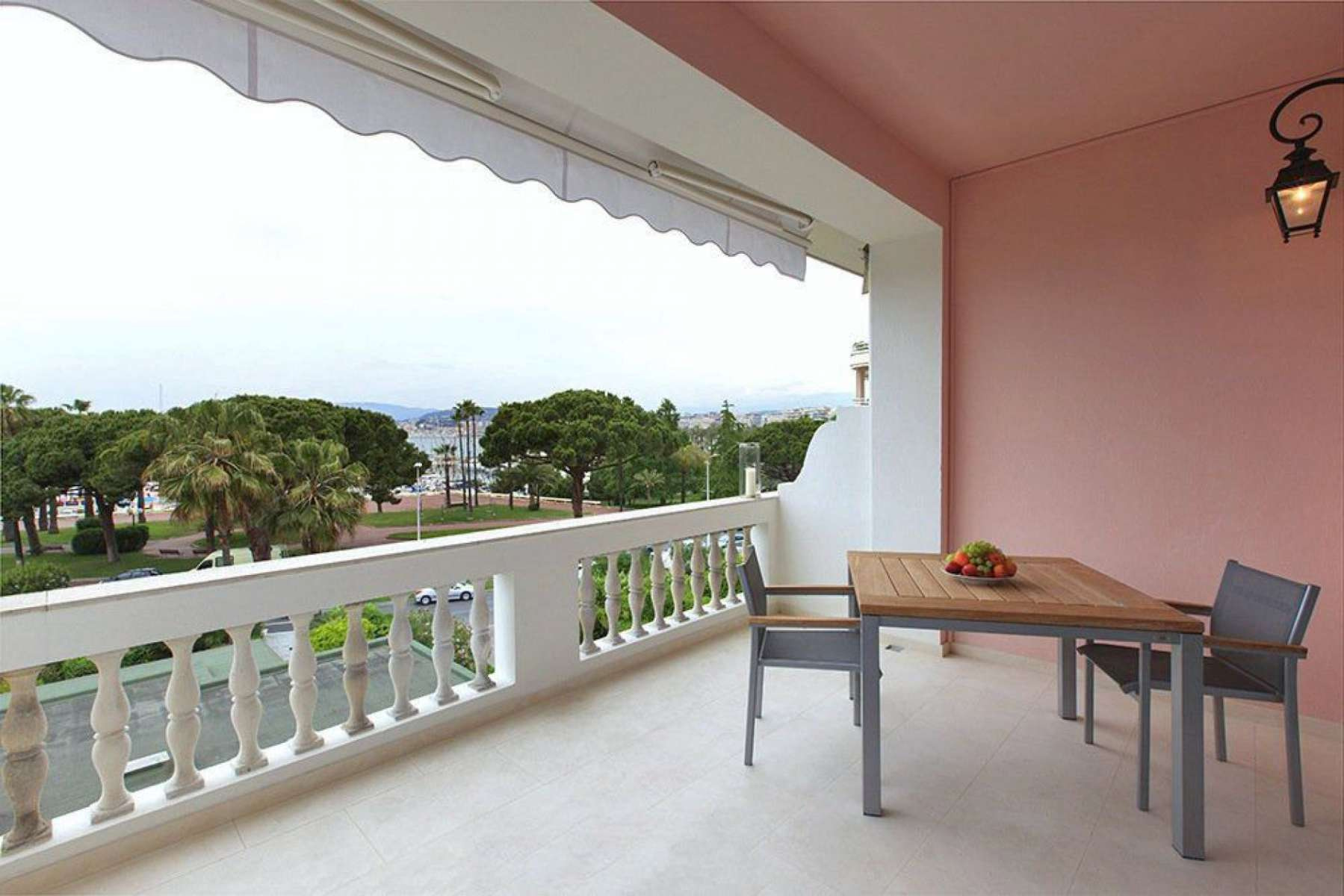 Апартаменти на набережній Croisette в Cannes біля моря