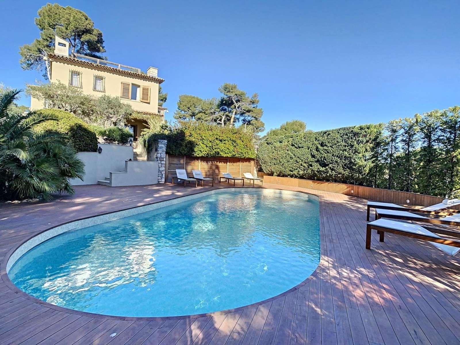 House with pool in the heart of Cap d'Antibes
