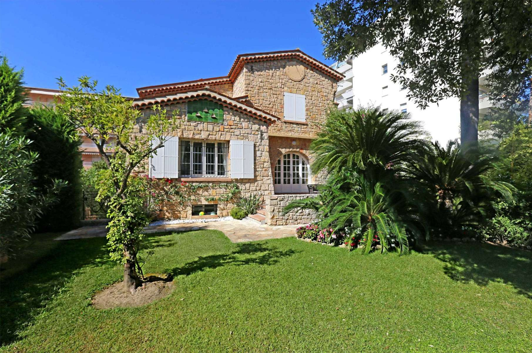 Rent villa in Cannes close to Croisette